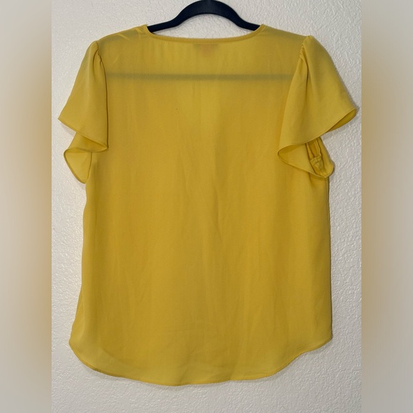 Vince Camuto yellow, short flutter sleeve top size S - Picture 2 of 4